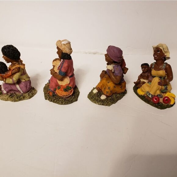 African American Moms w/Thier Children Figurines - Picture 3 of 10